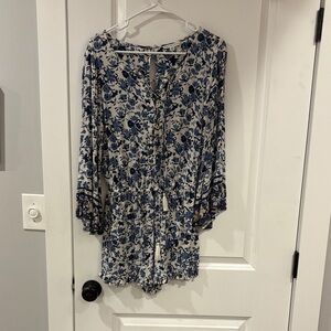 American Eagle Outfitters Blue and Cream Floral Top